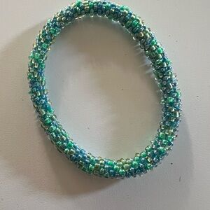Elegant Beaded Bracelet - Green and Blue
